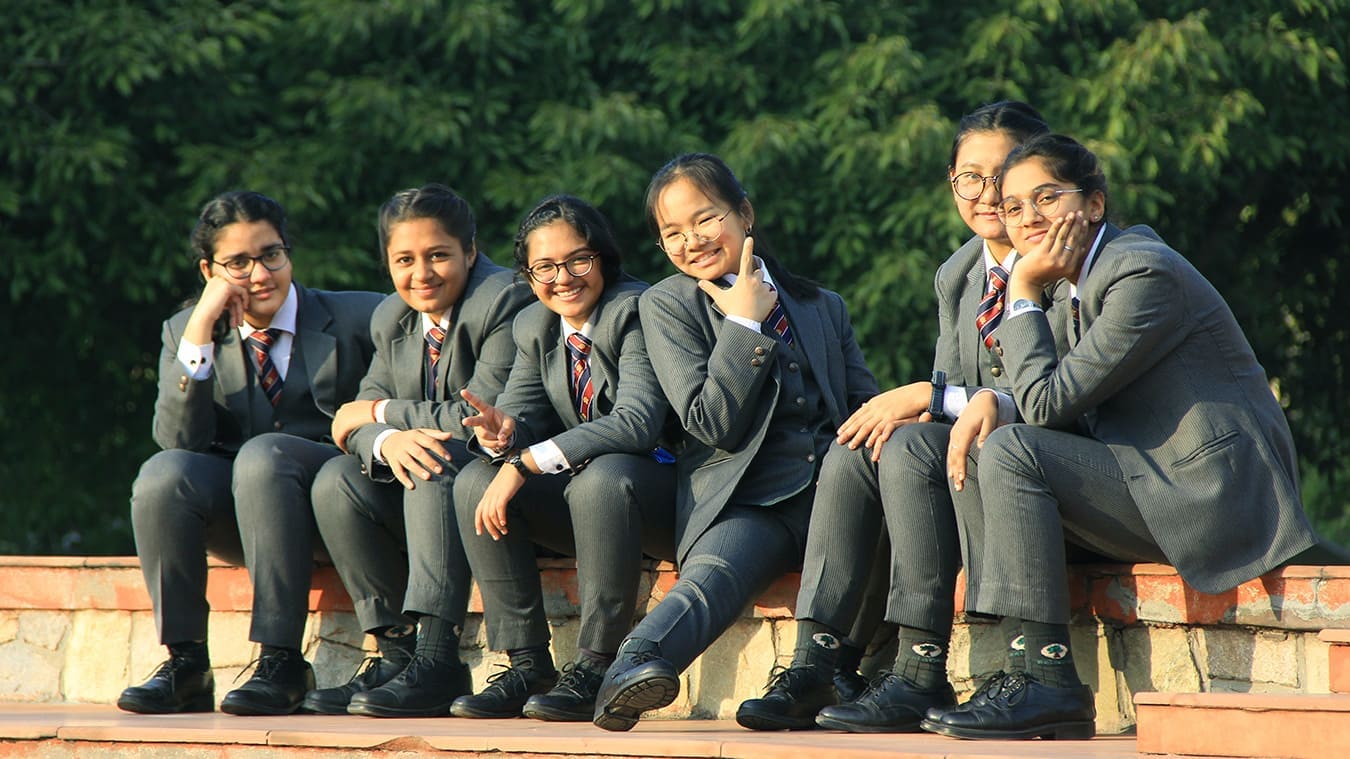 What is the advantage of attending a boarding school?